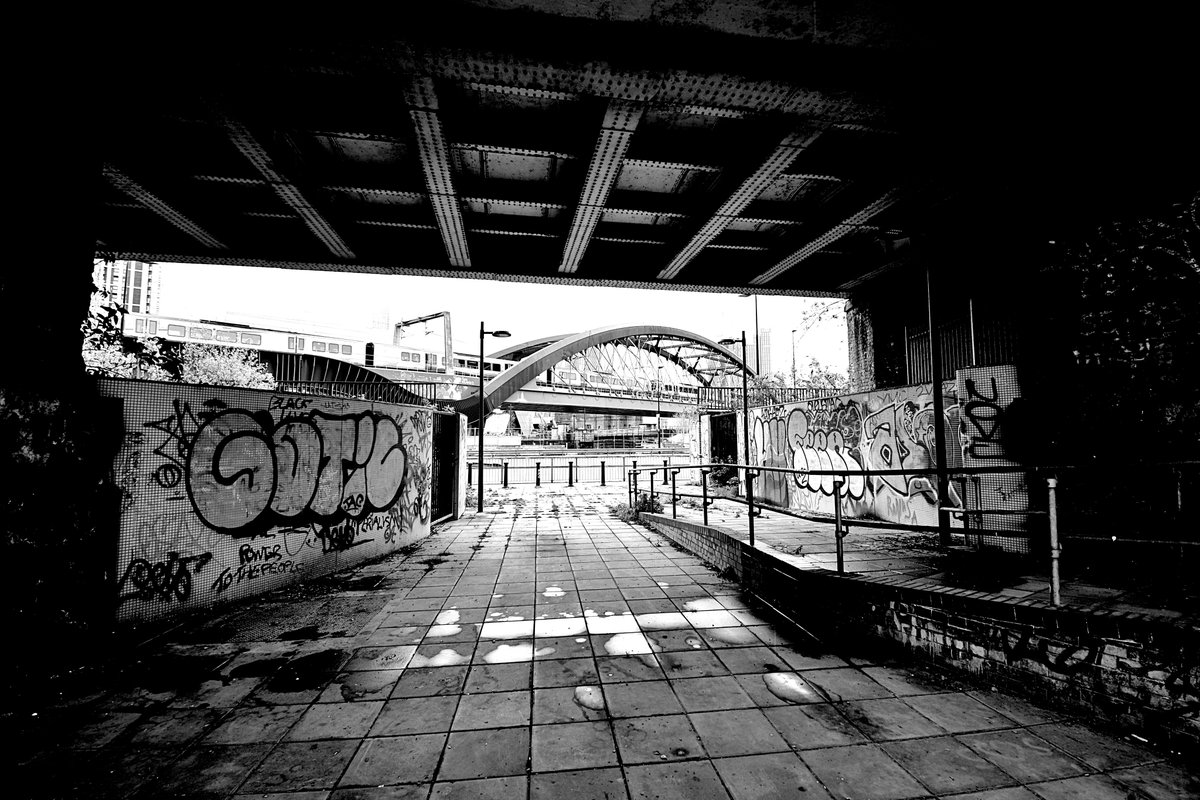 #Railway bridge near to Middlewood Locks in central #Manchester this morning.
#blackandwhitephotography #Industrialphotography #photography