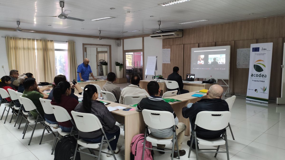 JavierGn13's tweet photo. Conocer nuestros roles, funciones y las relaciones existentes entre ellos. Son algunos de los temas que se trataron durante el Taller de Gobernanza que @acodea_ organizó con las organizaciones de productores  @agronortecoop, @coopmanduvirapy y #apro con fondos de UE y FIDA #FO4LA https://t.co/ZipQQViiQn