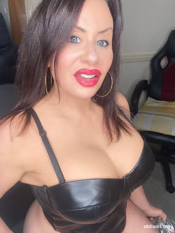 MistressReal912's tweet photo. @Paul_L_Reed I personally seek a slave to serve me. and more about yourself. If your interested Dm! https://t.co/sFBkBHyXiB