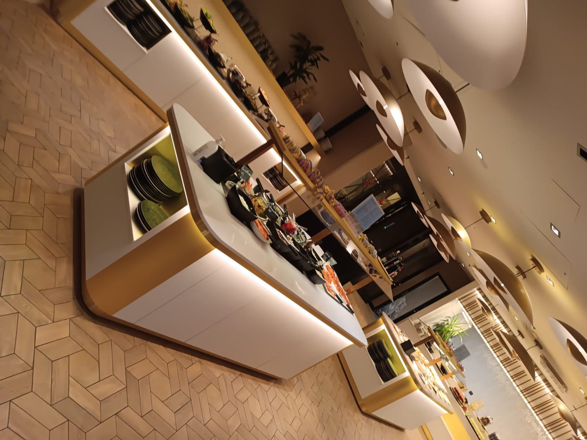 En Finlandia no sólo celebran el día del Trabajador, también el Vappu, o llegada de la primavera, y en el restaurante Crowne Plaza de Helsinki donde nuestro alumno está de prácticas #ErasmusPlus han preparado todo para celebrarlo
#CPRBelarminoFdez 
<a href="/sepiegob/">SEPIE</a> y <a href="/EUErasmusPlus/">Erasmus+</a>