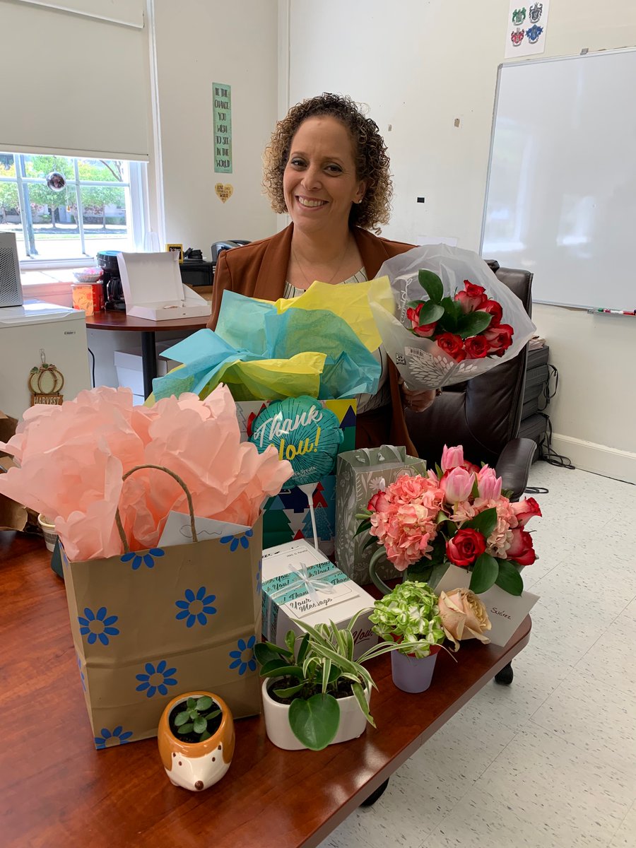 PrestonHollowES's tweet photo. Happy School Principalsβ Day, Mrs. Peralta Suarez! We are grateful for your caring leadership of PHE-IB! #PHEInspired #IBPYP @asm https://t.co/iqby0ZP5qi