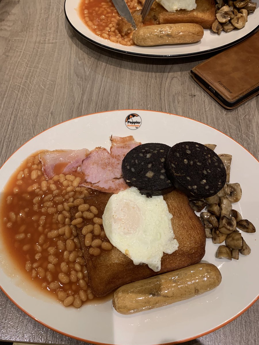 JonGale4's tweet photo. My breakfast in Southampton today. No bubble &amp; squeak option. £9.20 plus £2.00 for the cup of tea.
#BringBackTheBubble https://t.co/KUqzv27Ypt