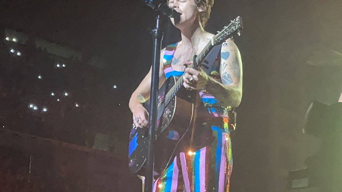 lilfr33k's tweet photo. @alwayshgolden he had it in Turin (italy) last year during matilda https://t.co/rn0JNWI8eI