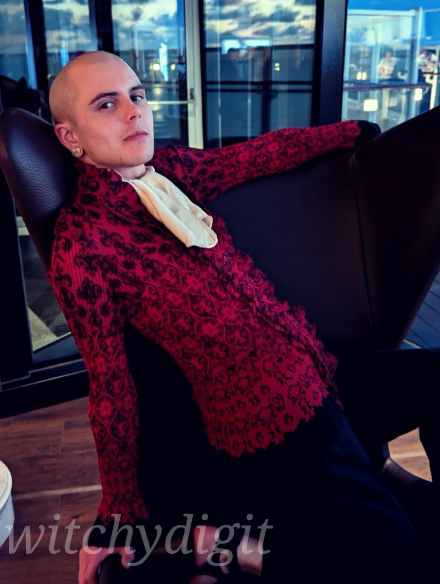 Witchydigit's tweet photo. If you'd come a little closer, I could go for a drink. #vampire #vamp #ftmmodel #transmodel #transmasculine #ftm #nomakeup https://t.co/q8l6jnkgjd