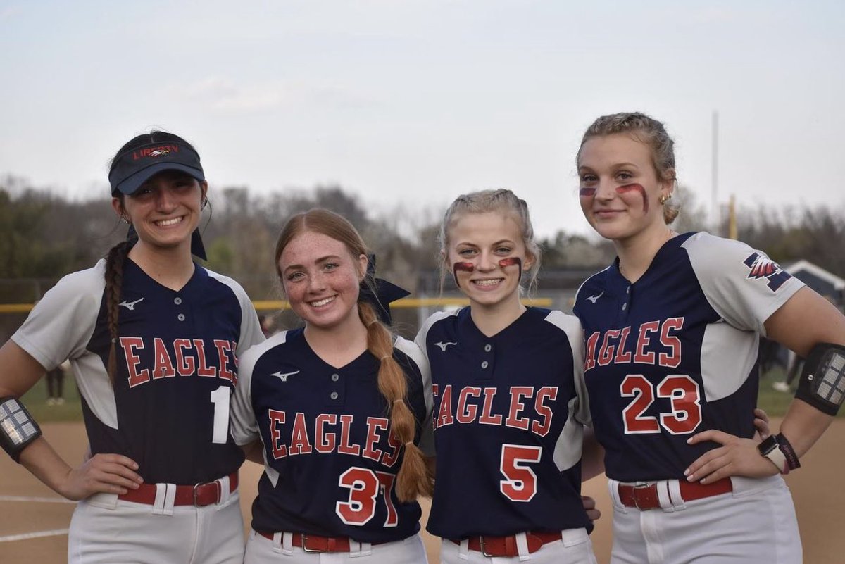 💙🚨 Senior Night 🚨💙

🆚  Eastern View 
⏰  5:45 PM
📍  Liberty Softball Field 

🇺🇸🦅🥎 Go Eagles!!