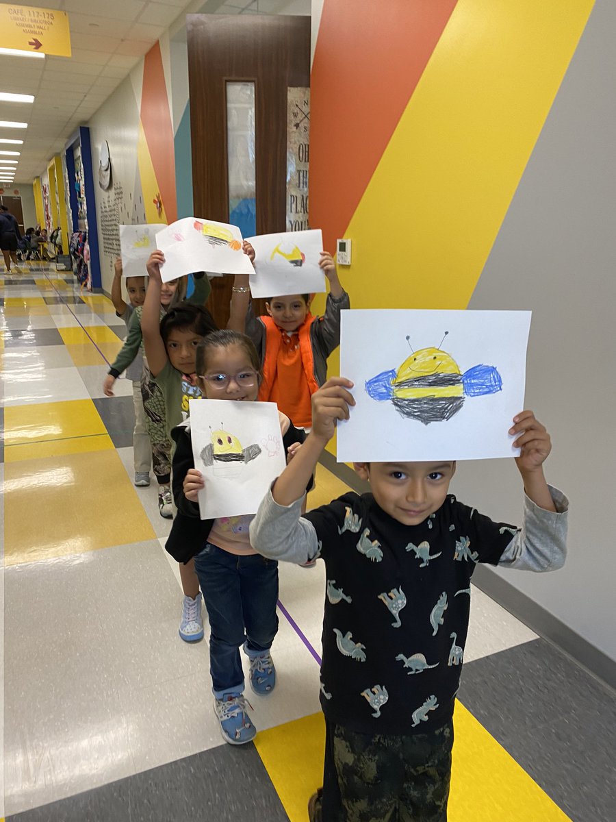 mrsgarcia1688's tweet photo. Cutest book and drawings today with PreK! #donteatbees #kacdhoneybees #kacdjoy @iceman_solomon https://t.co/zfOLIWGps7