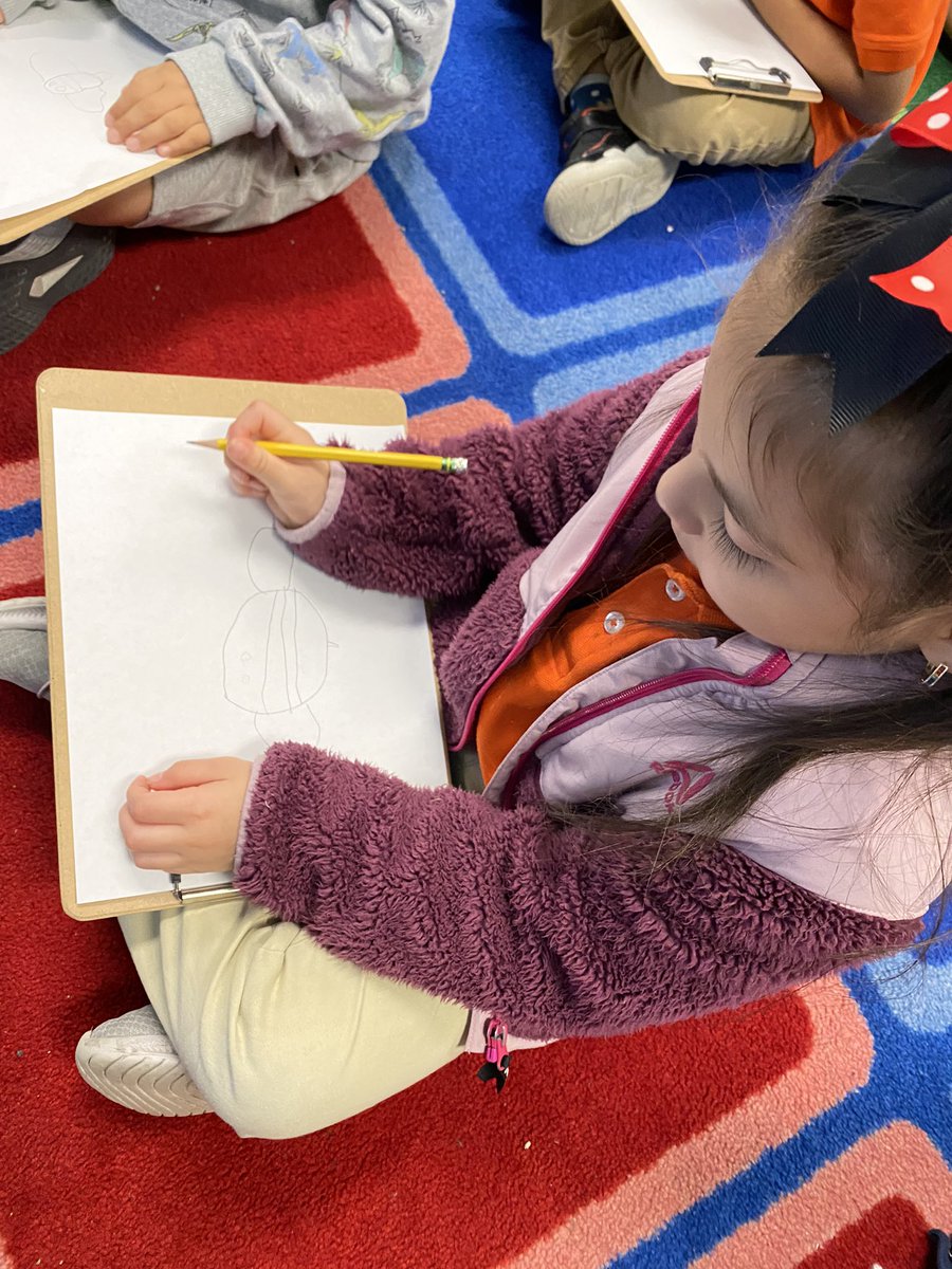 mrsgarcia1688's tweet photo. Cutest book and drawings today with PreK! #donteatbees #kacdhoneybees #kacdjoy @iceman_solomon https://t.co/zfOLIWGps7