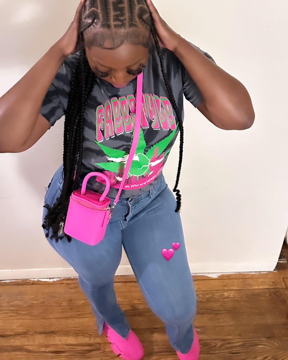 PrettyLittleSB_'s tweet photo. Just here to post my daily pictures 😂😂 https://t.co/HdtSmcCTrB