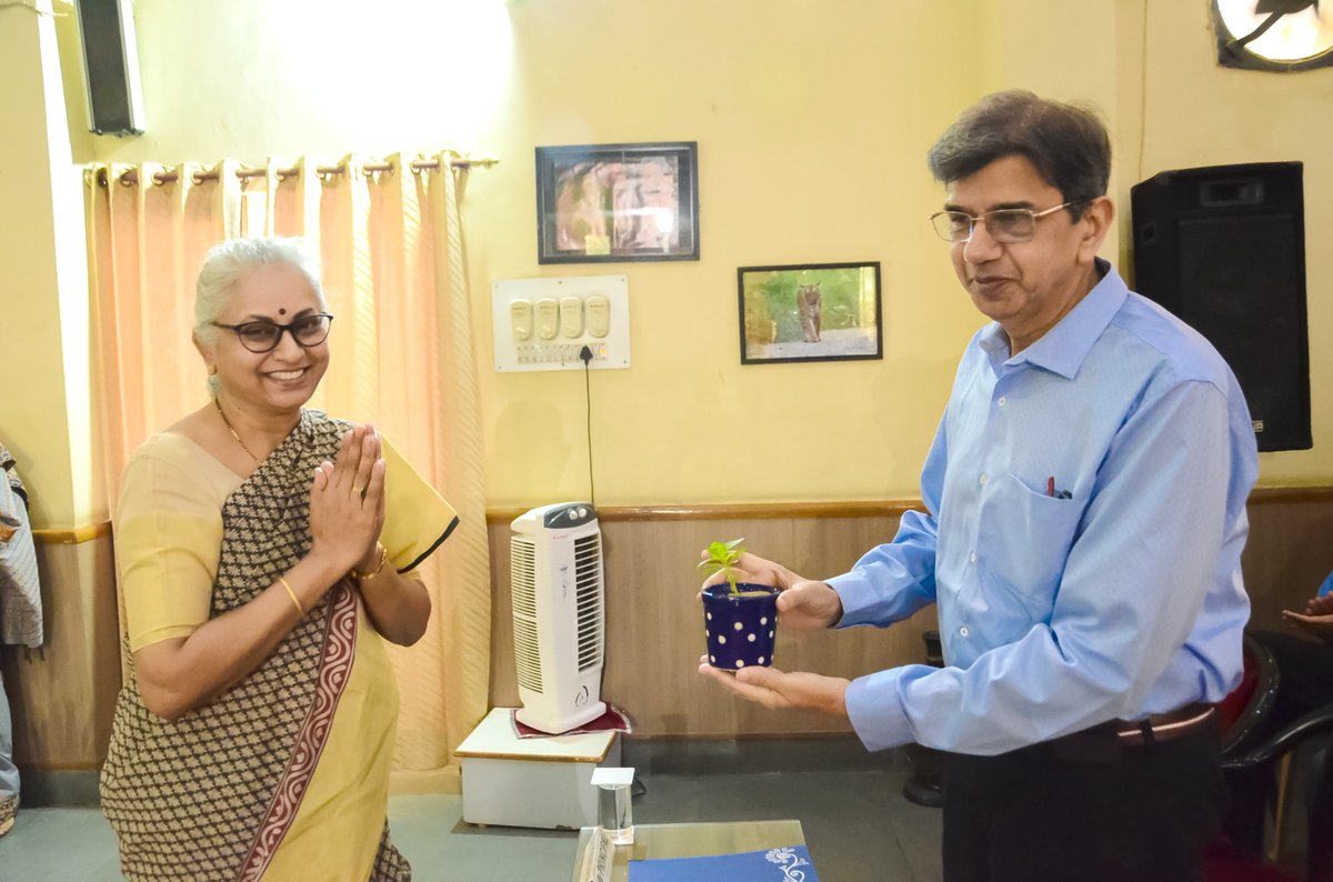 gghsgwalior's tweet photo. In an orientation programme ‘Ehsaas’ organised for the parents of students of grade III, a very experienced pediatrician &amp; adolescent health expert, Dr. Mukul Tiwari  gave his precious time to interact with the parents  and provided guidance on core issues related to parenting https://t.co/gNqyvQ3p3K