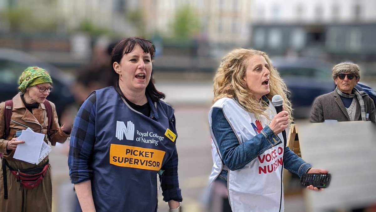 Solidarity with #RCN friends on picket lines today @uclh picket line is loud & proud @Franniewoos #NursesStrike @BertRoman @patcullen9 @NurseSayNO