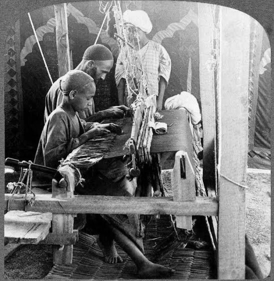 baalegibreel's tweet photo. #MayDay salutes to all workers of the world, esp. to those from Beloved #Kashmir, under colonial tyranny for the last 437 yrs. The first organized labor protest on record, 4/29/1865, #Zaldagar, #Srinagar, Kashmir.

#ShawlBaufsProtest1865 #ResistingColonialismAndImperialExtraction https://t.co/N0JBdIlBDM