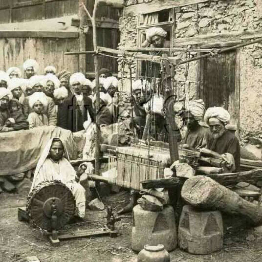 baalegibreel's tweet photo. #MayDay salutes to all workers of the world, esp. to those from Beloved #Kashmir, under colonial tyranny for the last 437 yrs. The first organized labor protest on record, 4/29/1865, #Zaldagar, #Srinagar, Kashmir.

#ShawlBaufsProtest1865 #ResistingColonialismAndImperialExtraction https://t.co/N0JBdIlBDM