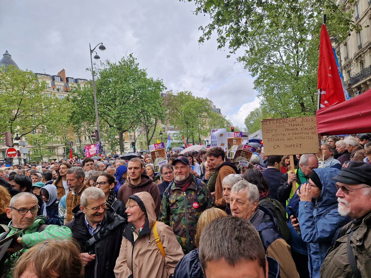 Fabien_Roussel's tweet photo. Nous sommes plus déterminés que vous !

La mobilisation contre  la #ReformeDesRetraites continue aujourd' hui avec les organisations syndicales, demain dans les entreprises et au Parlement. https://t.co/YVaDanEFwm