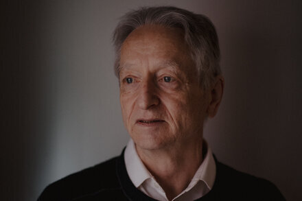 SEOofKai's tweet photo. #‘The Godfather of A.I.’ Leaves Google and Warns of Danger Ahead

► https://t.co/UZHApB7nhJ https://t.co/zMumlwOmS6