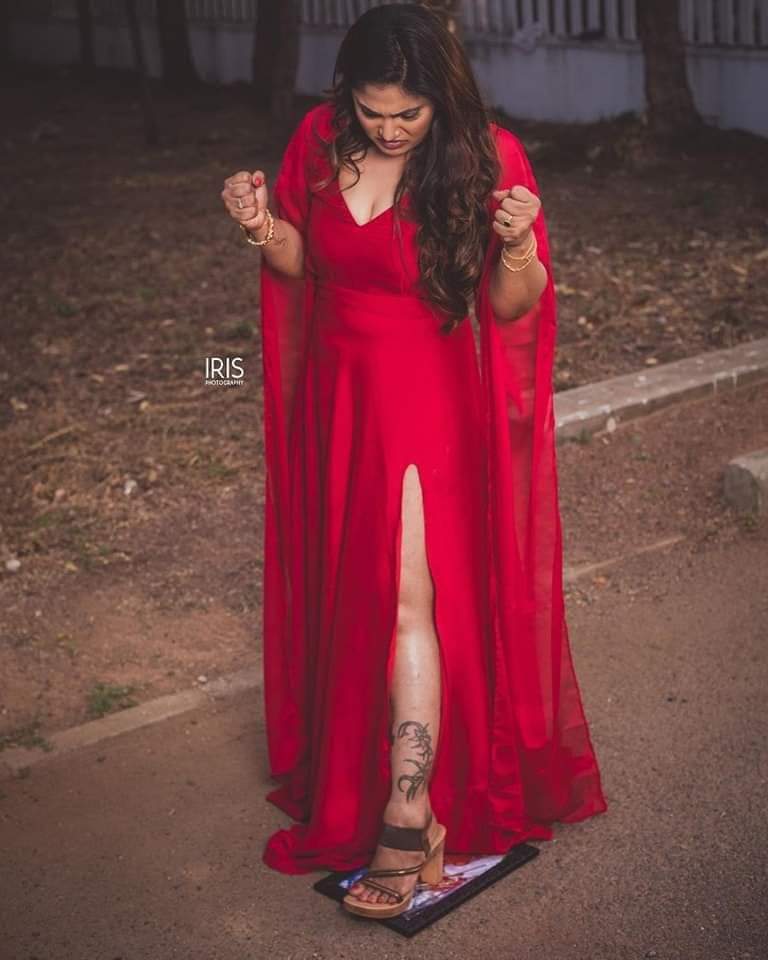 imrowdy_rathore's tweet photo. यहां फोटोग्राफर ने आपदा में अवसर ढूंढ लिया..
*Divorce photoshoot* https://t.co/SXh8bMJc2t