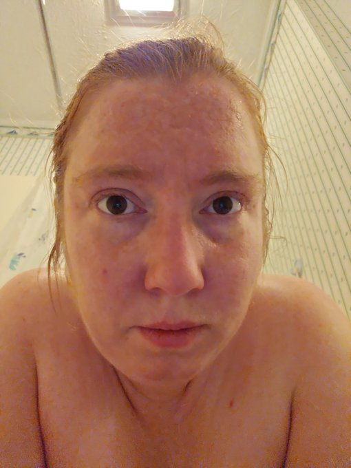 I would pay for a ice bath right now! (I love ice water torture) Someone should start opening Ice cube
