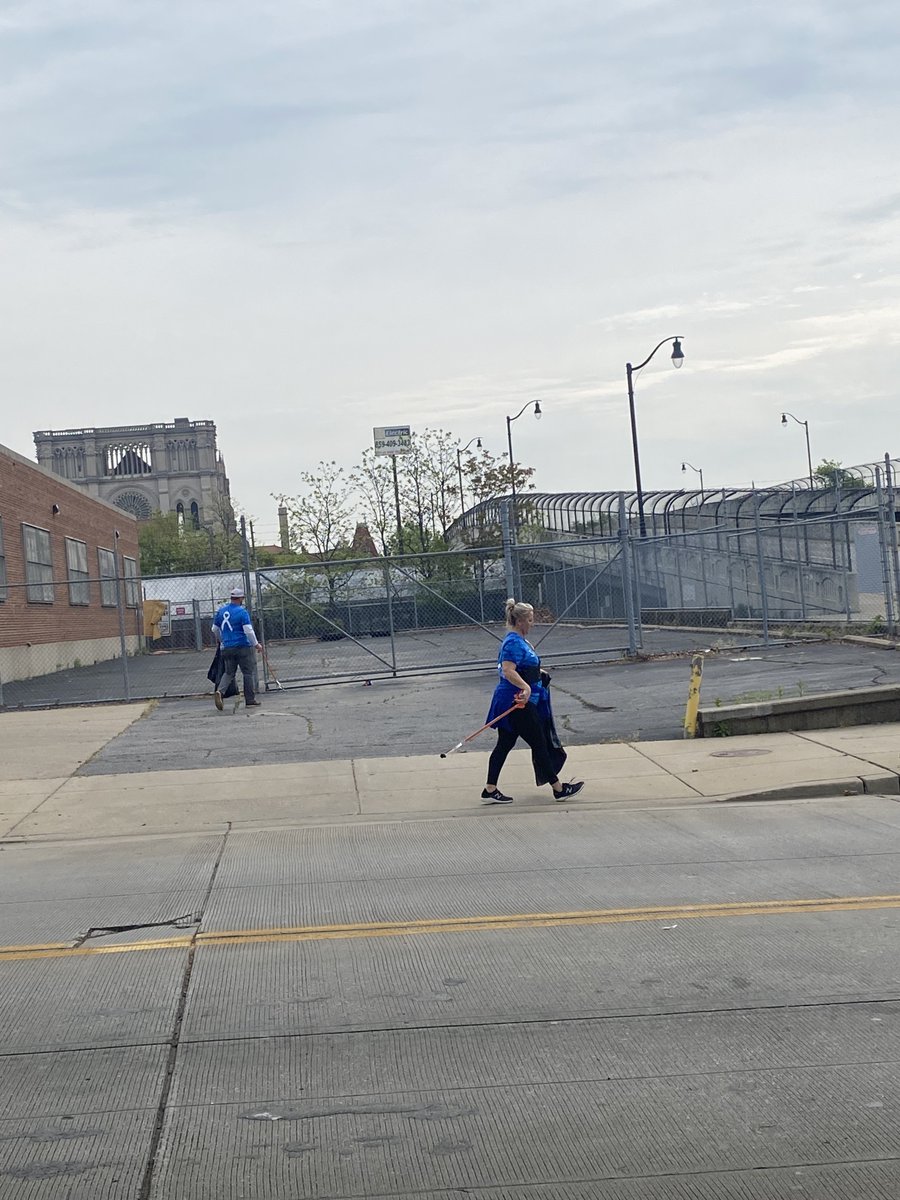 STEPcg's tweet photo. Our team and hundreds of volunteers in Covington picked up trash, planted flowers and trees, spread mulch, paint, and more.  Thank you to the Keep Covington Beautiful organization, @covingtonkygov, for hosting this Great American Cleanup event. #STEPcg #LovetheCov https://t.co/H3DSRnLbyz