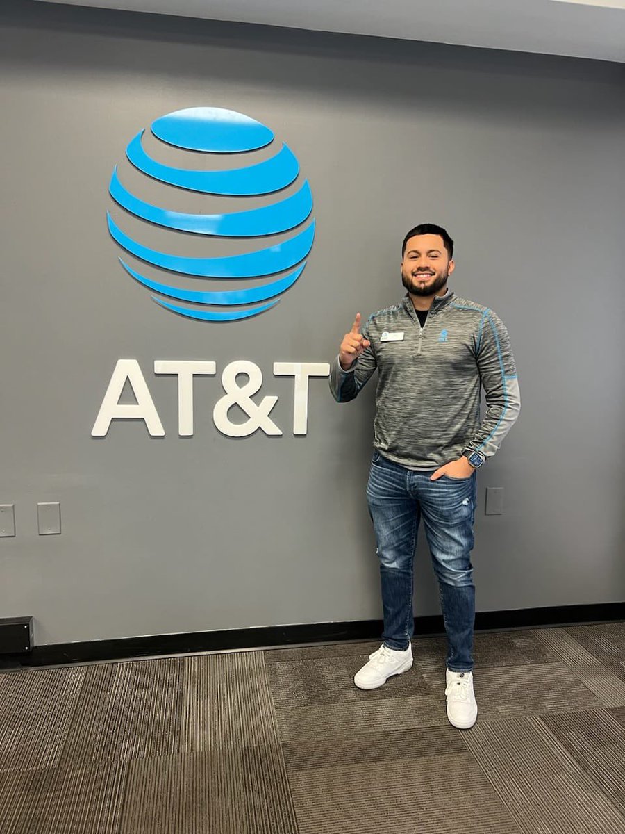 EddieJ08's tweet photo. 🔵PROMOTION ALERT🔵 @ParisLebron95 is the true definition of hard work and dedication. Your commitment is what makes you today the new ASM for the USF Location. Let’s Dominat8! Congrats! #NewASM #TeamDomin8 #Staymodeste #OneFLA #LifeAtATT @NicoleKHinojosa @shawni777 https://t.co/Tb5p5CMDIp