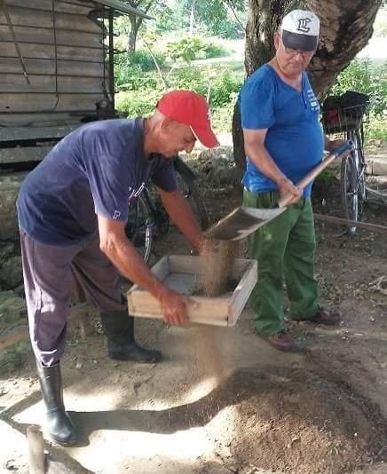 cp_fonseca's tweet photo. A celebrar trabajando #ACubaManosYCorazón https://t.co/CPd2pRP82t