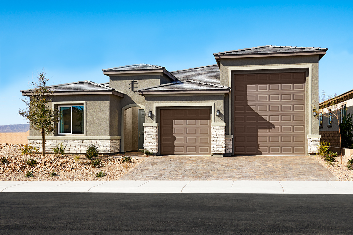 RAHomes's tweet photo. Modeled at Zenith Point in Las Vegas, this ranch-style Damon home offers elegant living spaces, an inviting covered patio, an attached RV garage and more! Take a look at where you can find the Damon in Nevada: https://t.co/LHqZvw07Dm #ModelHomeMonday https://t.co/mzrMHuJiGQ