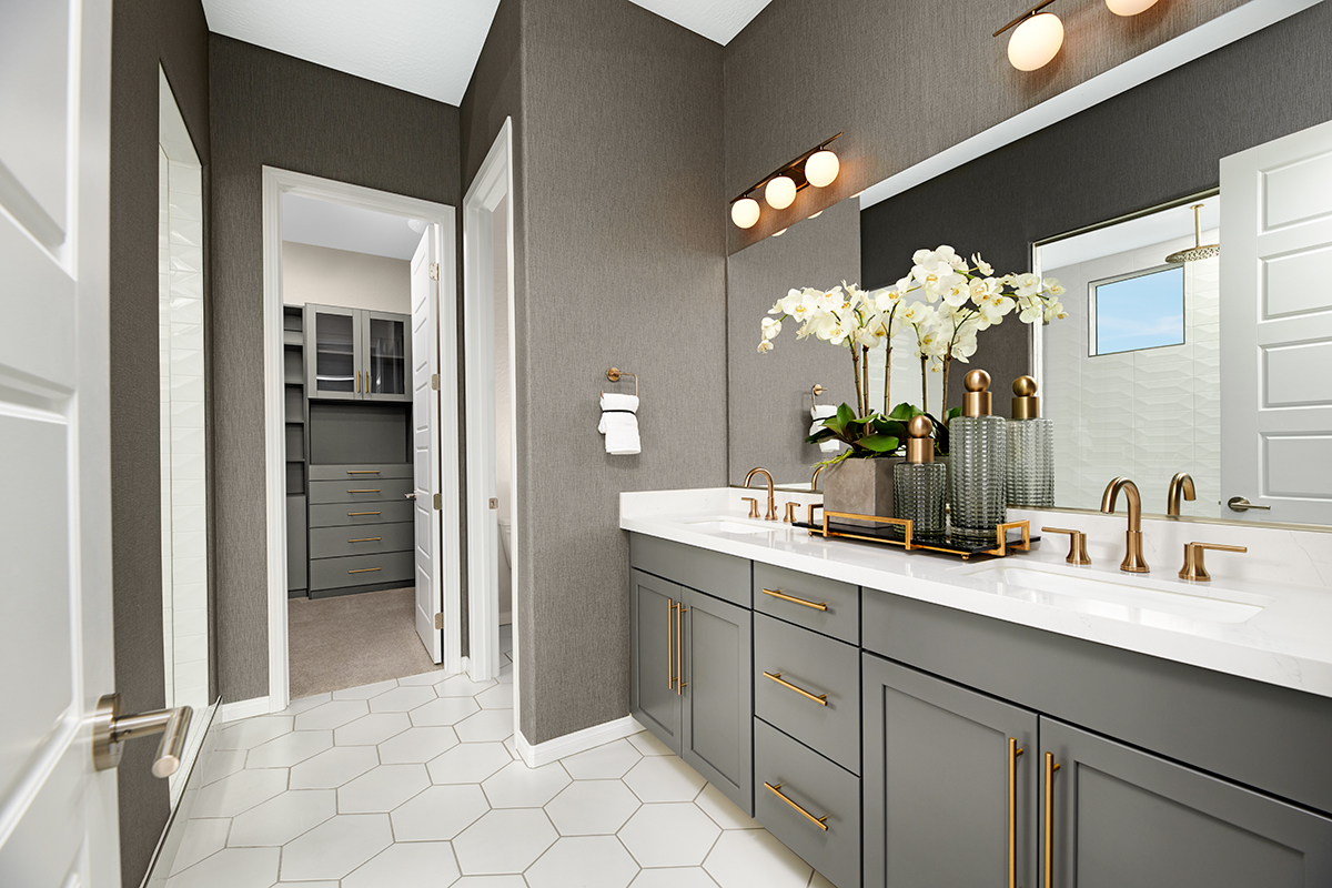 RAHomes's tweet photo. Modeled at Zenith Point in Las Vegas, this ranch-style Damon home offers elegant living spaces, an inviting covered patio, an attached RV garage and more! Take a look at where you can find the Damon in Nevada: https://t.co/LHqZvw07Dm #ModelHomeMonday https://t.co/mzrMHuJiGQ