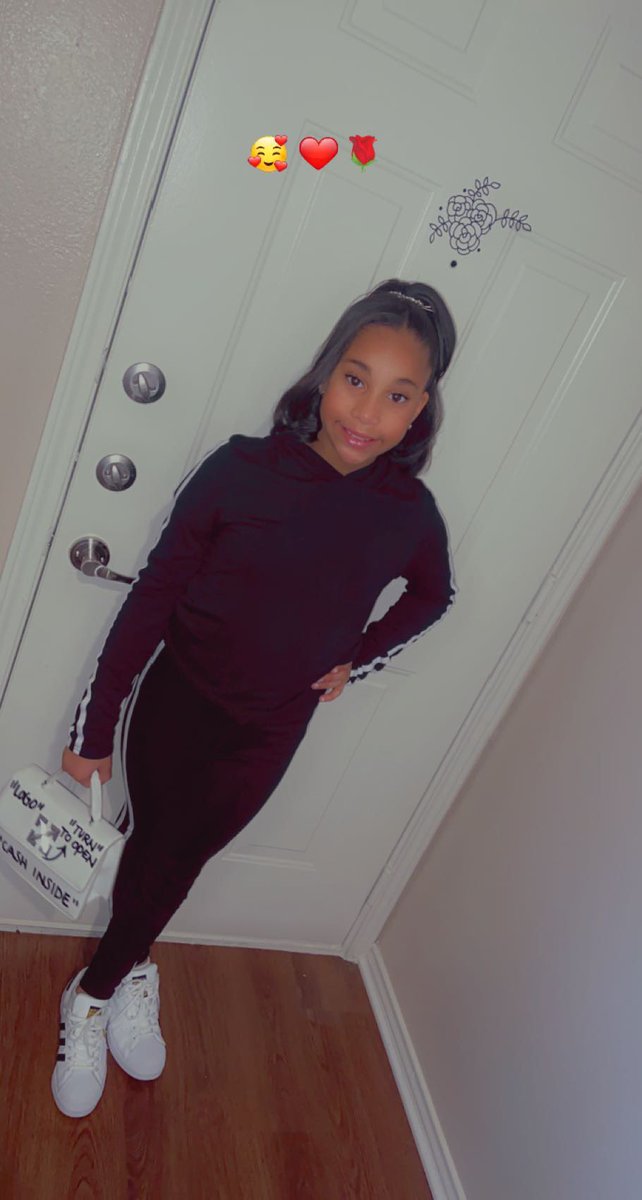 _Creeeeee's tweet image. BUT GOD 🙌🏽🙌🏽🙌🏽🙏🏽🫶🏽

On this day 4 years ago my daughter was faced with a battle that was set to break us, but God had bigger plans🙌🏽 the prayer I prayed out to God is the reason she’s still here with me today! 
#4yearsinRemission
#WilmsTumor
#❌CANCER
#FOREVERLAIYASTRONG🎗