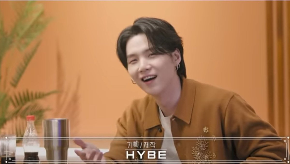 HELLOFROMHELL39's tweet photo. 윤기씨 슈발이요..? ㅋㅋㅋㅋㅋㅋㅋ
우지님이 달콤해 추천해주고있는데 ㅋㅋㅋㅋㅋㅋ 아 오빠 쫌 !!
Suga suggested his simbolized greeting massage as 'SUbal' and this is a cute version of sibal. What a agust d
#슈취타 #슈가의발견 #윤기메리미 #subal #suga https://t.co/F0vSpv7NvW