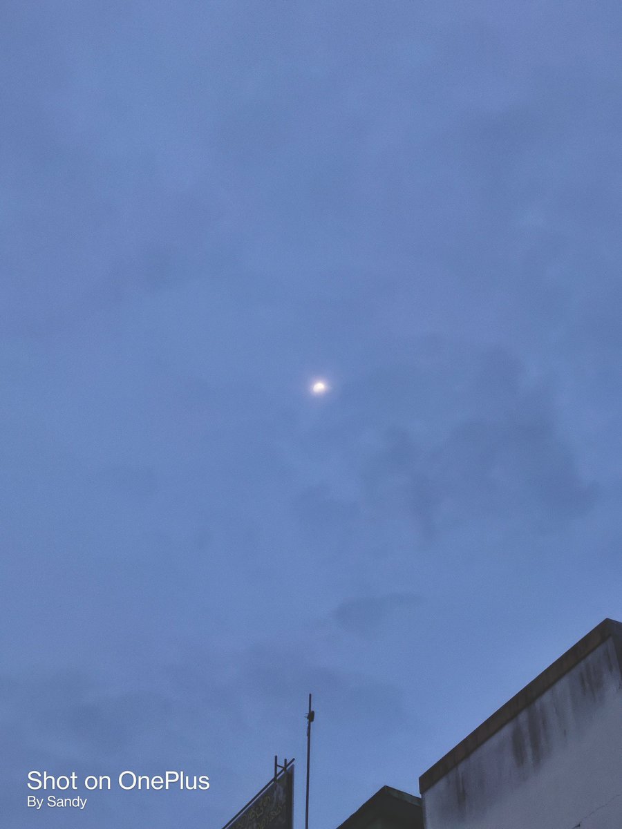 nipuna__d's tweet photo. Monday 01 /05/2023
06.30 PM  🌔🖤
#MoonMine #moon #JustSandysThings https://t.co/kE4gIuW27E