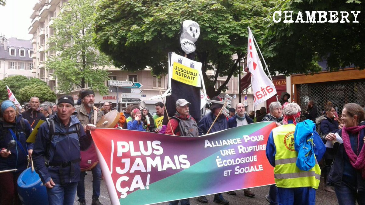 Ecolo_Sociale's tweet photo. De Chambéry à Dax, en passant par Brest et Dijon, on ne peut pas louper notre message : #JusquAuRetrait  
En ce #1erMaiUnitaire , associations écologistes et syndicats redisent fermement que 2 ans de plus sous 2 degrés de plus, c'est NON ! #ReformeDesRetaites https://t.co/BLaMEcwYLK
