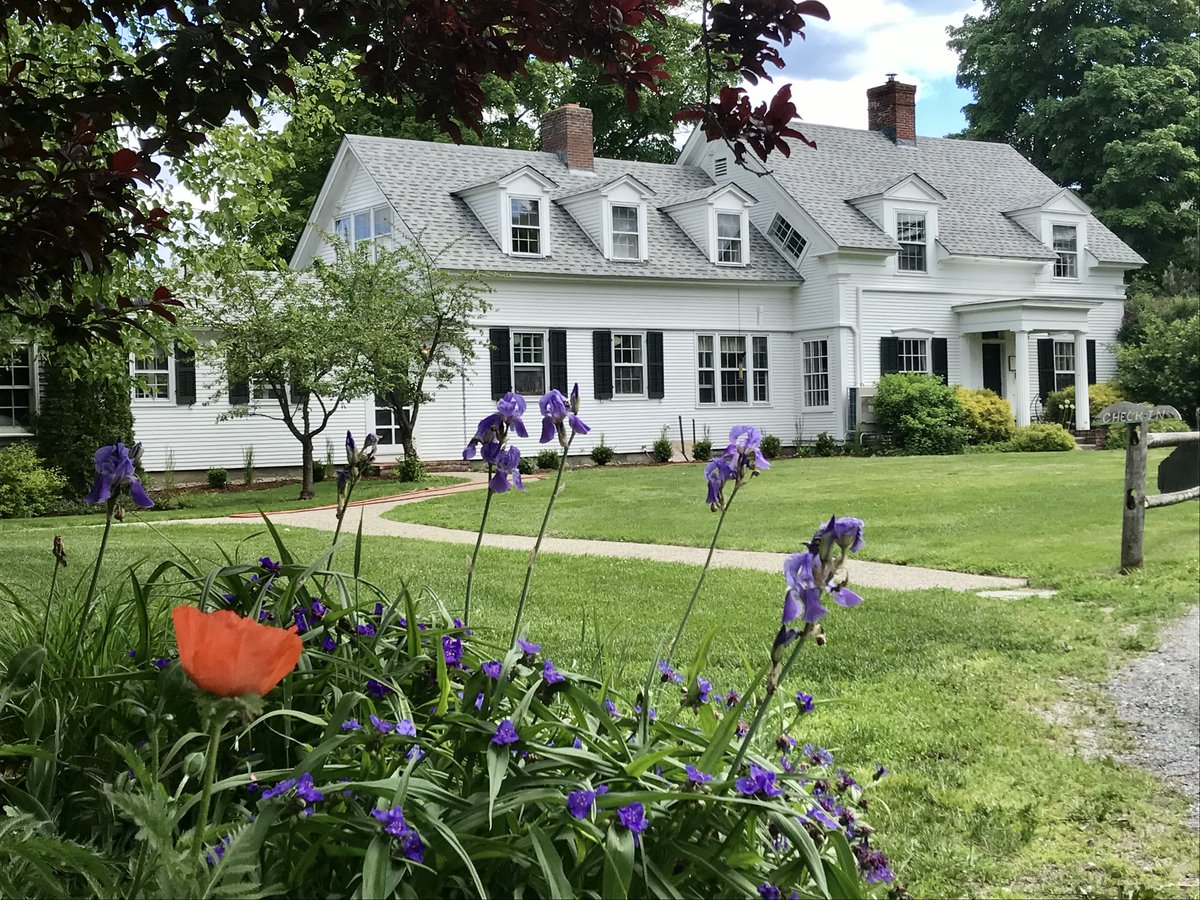 1824HouseInn's tweet photo. Whether you are celebrating a special occasion or just need a break from the daily grind, our relaxing bed and breakfast in the Mad River Valley is the perfect destination. Don't wait, book your stay today! https://t.co/gIeg2feurH