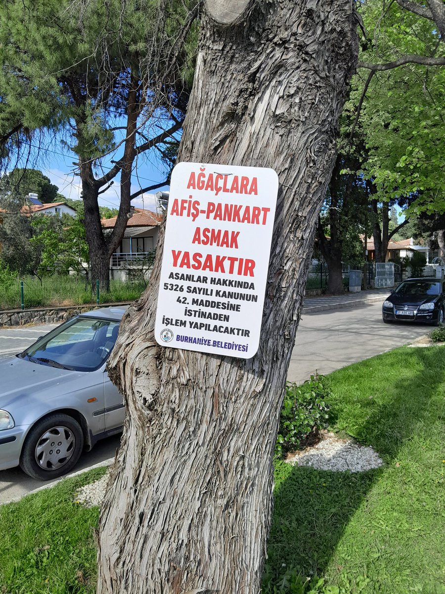 Sevgili <a href="/BurhaniyeBld/">Burhaniye Belediyesi</a> keşke ağaca asmasaydınız