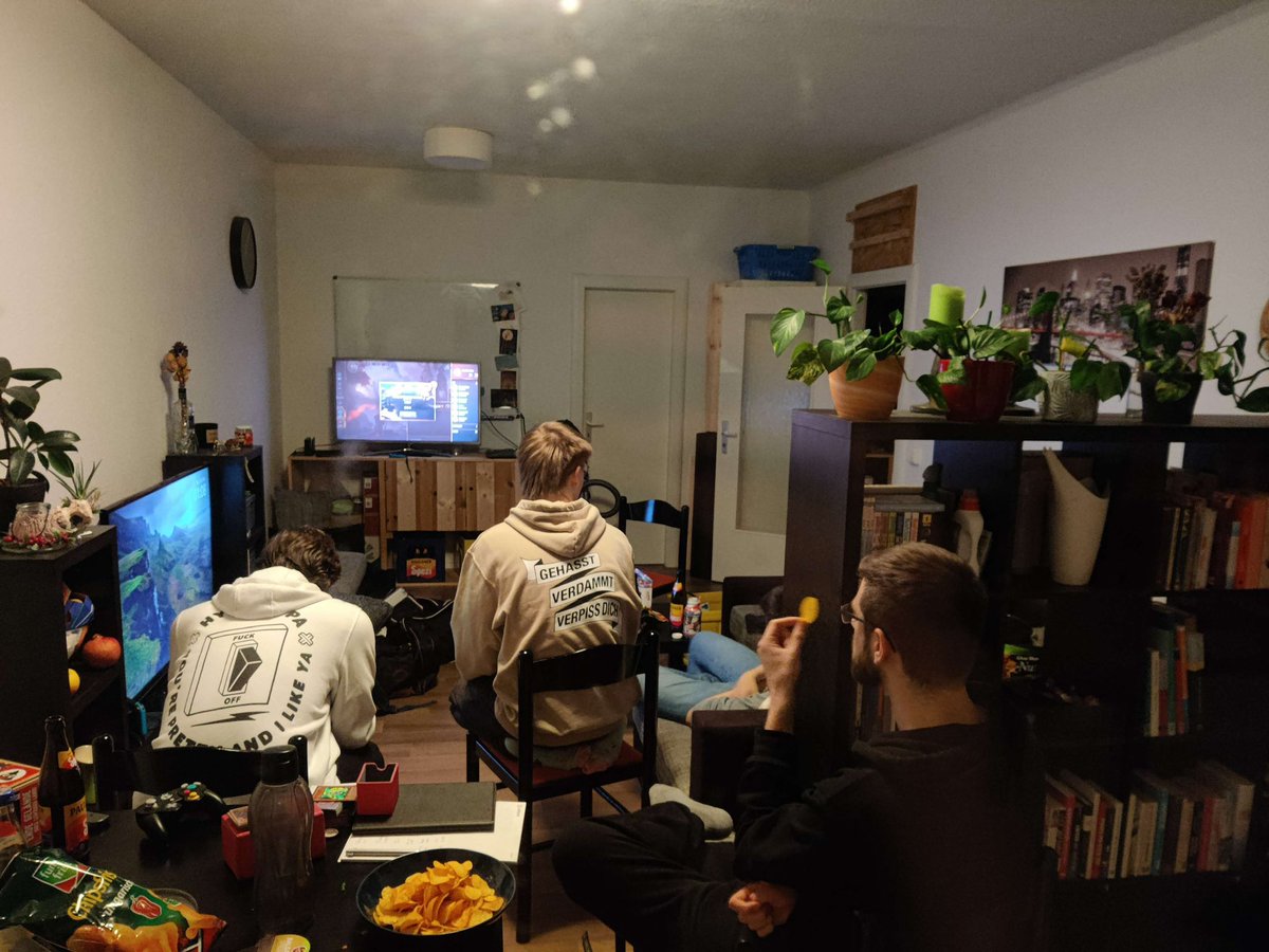 CopiumCards's tweet photo. The gang met up as a group for the first time after planning to do so for half a year, we went climbing, played games and inted a shit ton of lp over the weekend (atleast some of us did) 

Probably wasn’t the last time 💕 https://t.co/4KqWvyld8T
