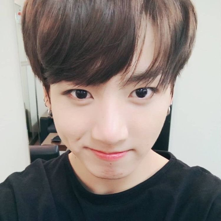 euforiakoos's tweet photo. thats the bunny bread cheeks https://t.co/GaX3z2uIL1