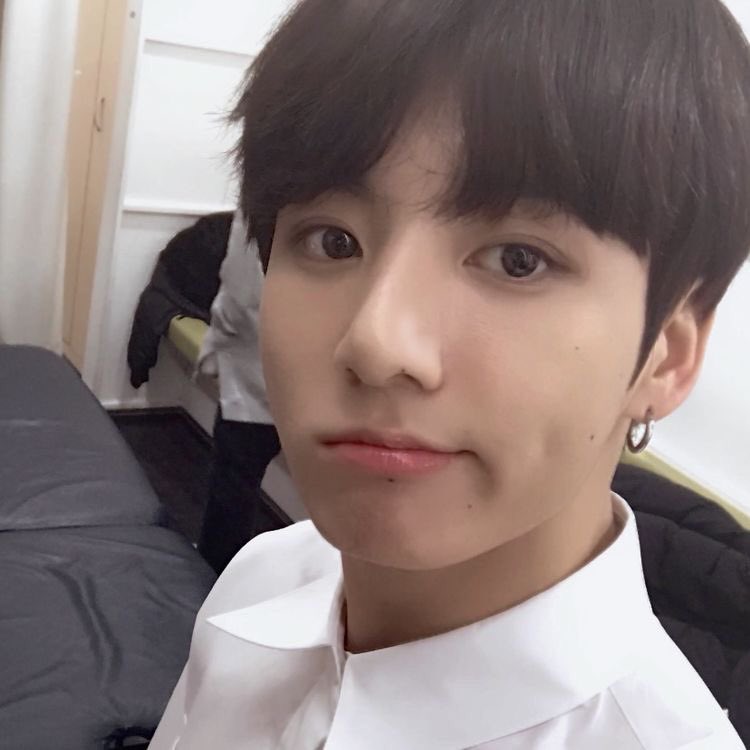 euforiakoos's tweet photo. thats the bunny bread cheeks https://t.co/GaX3z2uIL1