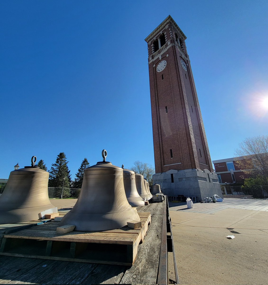 UNICampanile's tweet photo. Ding dong ding dong

🔔 The bells are back 🔔 https://t.co/f4urrfezXw