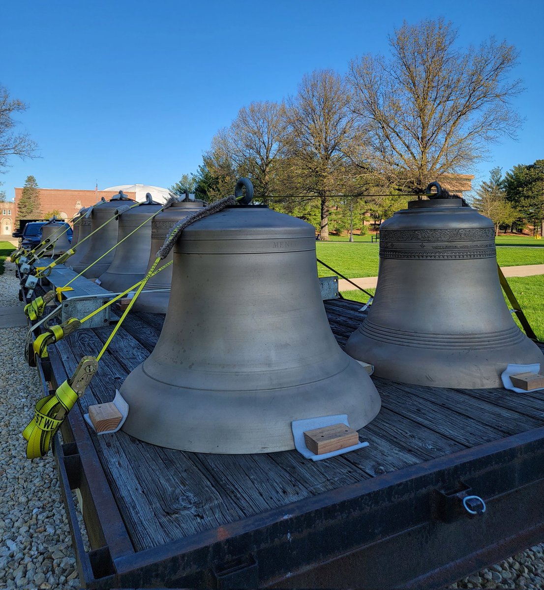 UNICampanile's tweet photo. Ding dong ding dong

🔔 The bells are back 🔔 https://t.co/f4urrfezXw