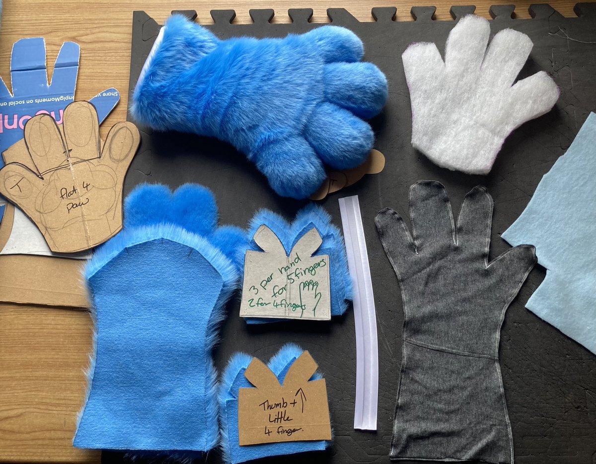 RandDfursuits's tweet image. Feet done just the finishing touches to the hand paws. The pattern works so I’ll keep it for other things.

#fursuitmaker  #fursuitbuilding #fursuitbuilder #fursuitwip