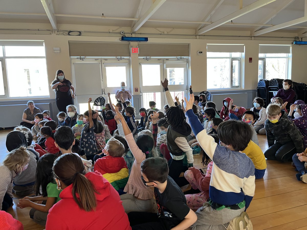 CFStweets's tweet image. Moments from last month's Lower School Community Meeting led by the fifth grade. Students played 20 questions, heard part of a story, sang songs, and spent time together in the community. 

#CFSgrams #community #CFSLowerSchool #quakereducation #friends #Cambridge #PreK-8