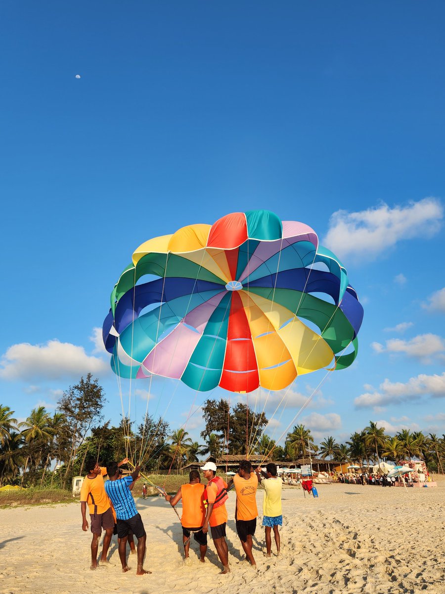 Travel diaries Continues #goa #southern India #SunshinePictures #vibrant #masti #vacationmode #beach @3d_india @ajithkanth009 @Bhrigzz @BrigidWalsh10 @christinedemar @nandita_sen @kerketta_punam