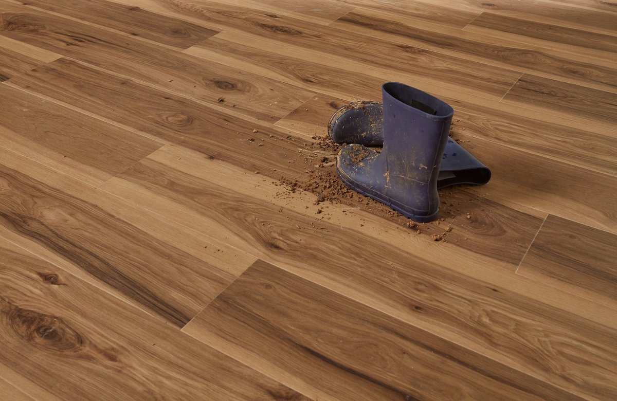 Mallary_Carpet's tweet image. April showers bring May flowers... making it a muddy time of year. It&apos;s perfect for working outside in your garden though! Don&apos;t worry about the dirt you bring in on your boots damaging your floors. #LVT flooring from #Pergo will stay beautiful year-round!