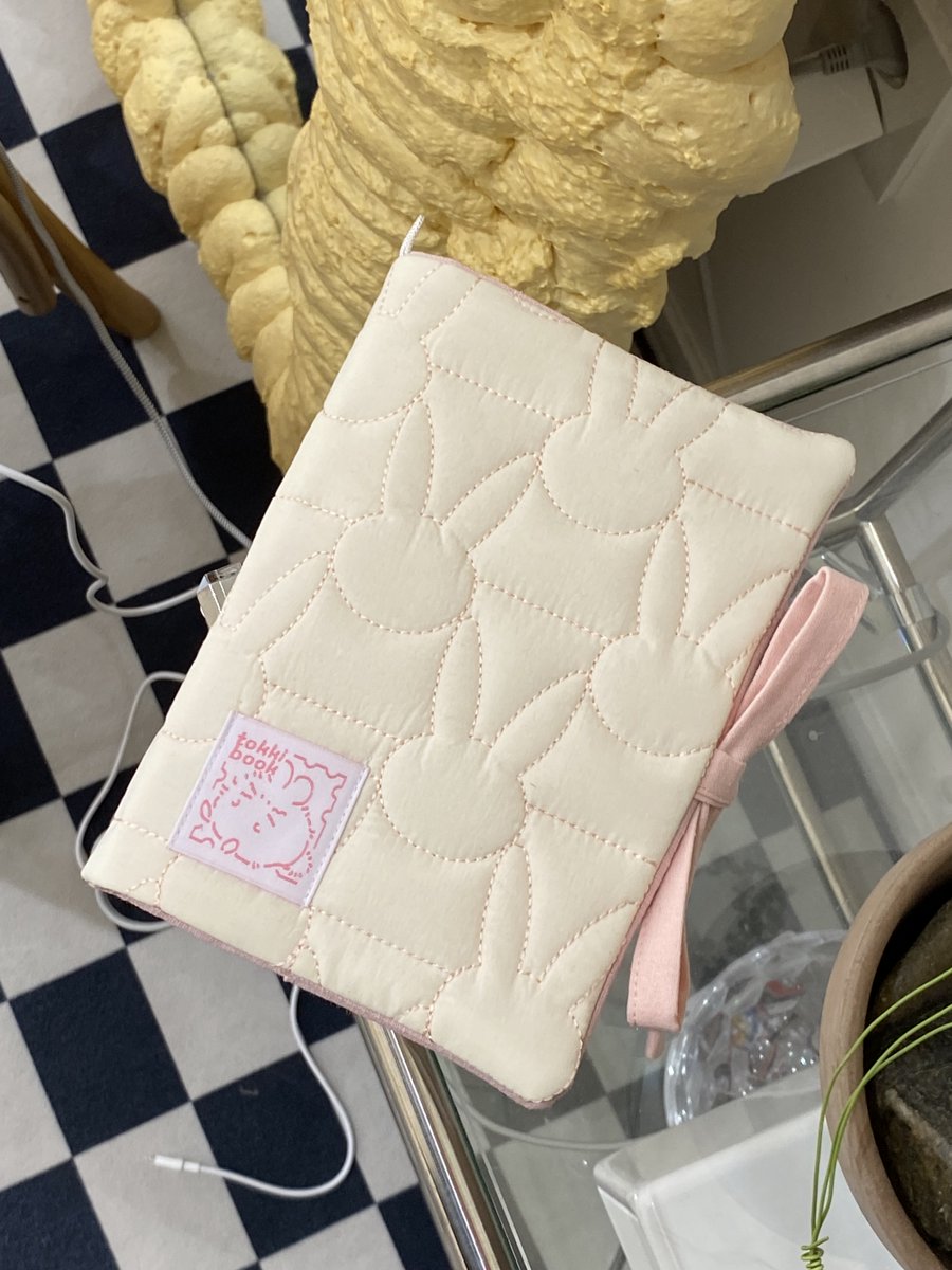 ddoddo_diary's tweet image. #RT 추첨3분께토끼북을선물로드려요!

또바기마을의 핸드메이드 문구소품을 제작하는 &apos;사부작공작소&apos;의 토끼-북!🐇
2차 예약판매를 오픈합니다 ᷇_ ᷆

💞「𝙏𝙊𝙆𝙆𝙄-𝘽𝙊𝙊𝙆」
▫️23.5.4(목) pm 8 ~ 5.18(목)
🔗 witchform.com/deposit_form.p…

다이어리 / 다이어리커버 / 다이어리 커버 / 북커버 추천