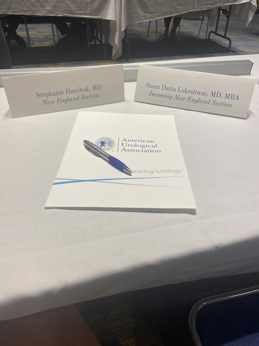 Passing the baton-- thanks, @shanchukMD, for your time, effort, and commitment to the #AUA Resident and Fellows Committee. And thank you, @SoumLokeshwar, for continuing to represent @Yale_Urology's legacy of leadership👏 #AUA23 @DrMotamedinia