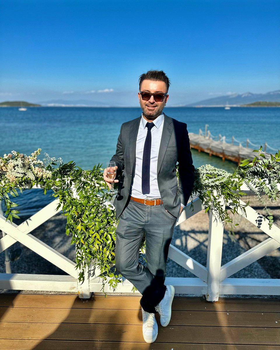 Şu olaylar bi bitsin 😎

#izmir #urla #chill #sea #seaside #ageansea #nature #wedding #suit