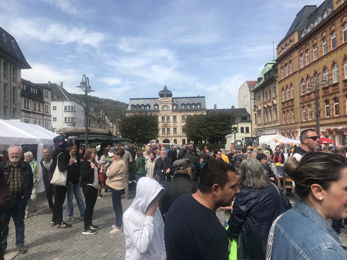 Rico Gebhardt (@ricogebhardt) on Twitter photo Heute am #1Mai unterwegs in #Aue und #Annaberg-Buchholz. Gemeinsam für mehr #Tarifbindung, bessere Bezahlung, bessere #ÖPNV-Anbindung im #Erzgebirge mit dem <a href="/dgb_sachsen/">DGBSachsen</a>. Danke an <a href="/LINKE_erz/">DIE LINKE. Erzgebirge</a> und an <a href="/HronR/">Ralf Hron</a> und seine Mannschaft. Heute am #1Mai unterwegs in #Aue und #Annaberg-Buchholz. Gemeinsam für mehr #Tarifbindung, bessere Bezahlung, bessere #ÖPNV-Anbindung im #Erzgebirge mit dem <a href="/dgb_sachsen/">DGBSachsen</a>. Danke an <a href="/LINKE_erz/">DIE LINKE. Erzgebirge</a> und an <a href="/HronR/">Ralf Hron</a> und seine Mannschaft.