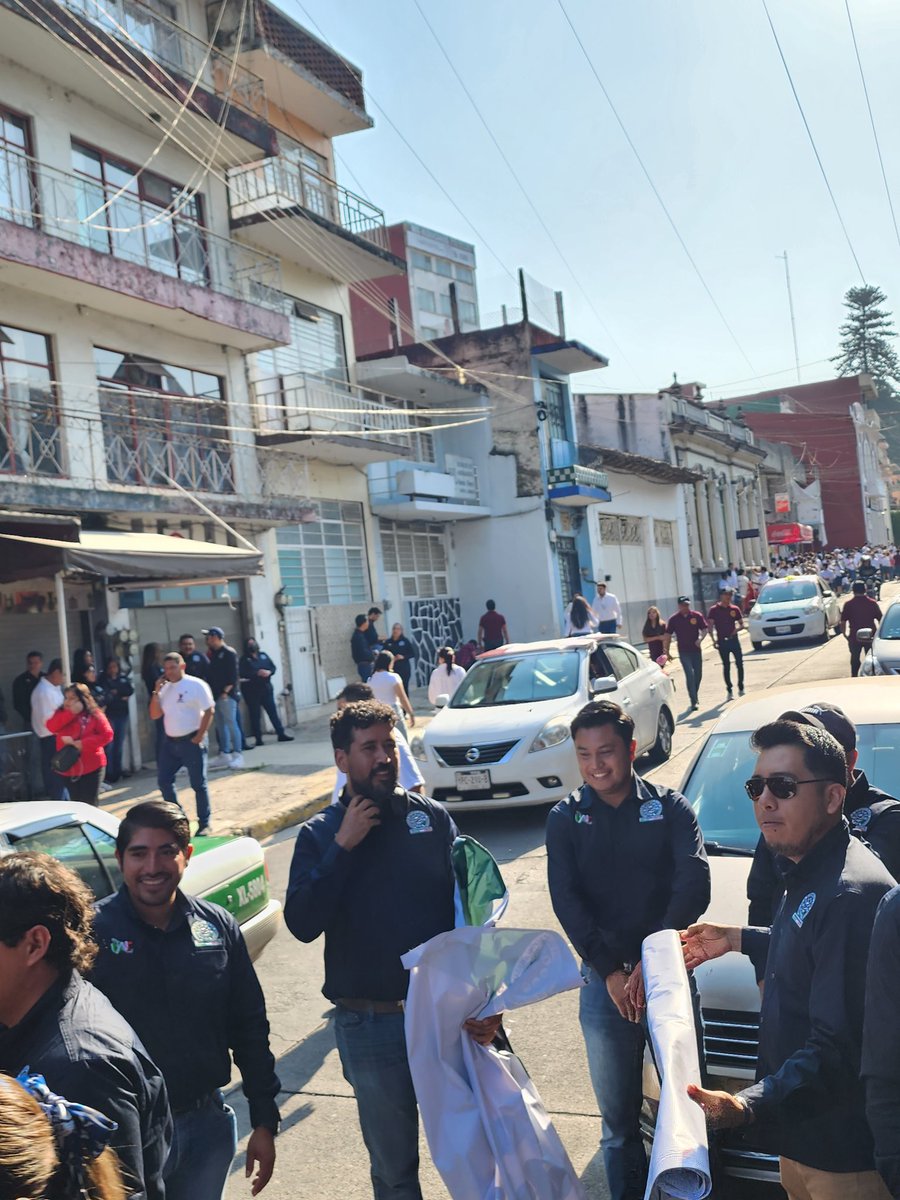 nathancxtx's tweet photo. Cerrado medio xalapa. Y es el colmo que ursulo galvan. Sitio de reunion de cientos de trabajadores, el paso de vehiculos esté permitido.@dir_transporte @AytoXalapa @SP_Veracruz porfavor. https://t.co/A033B8uQYP