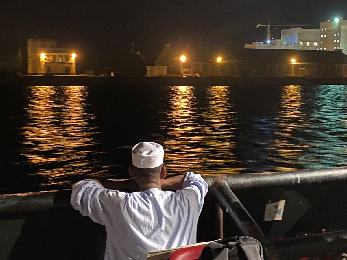 So hard to leave home .. sadness at #PortSudan among a people forced to flee the fighting on rescue ships . #Sudan