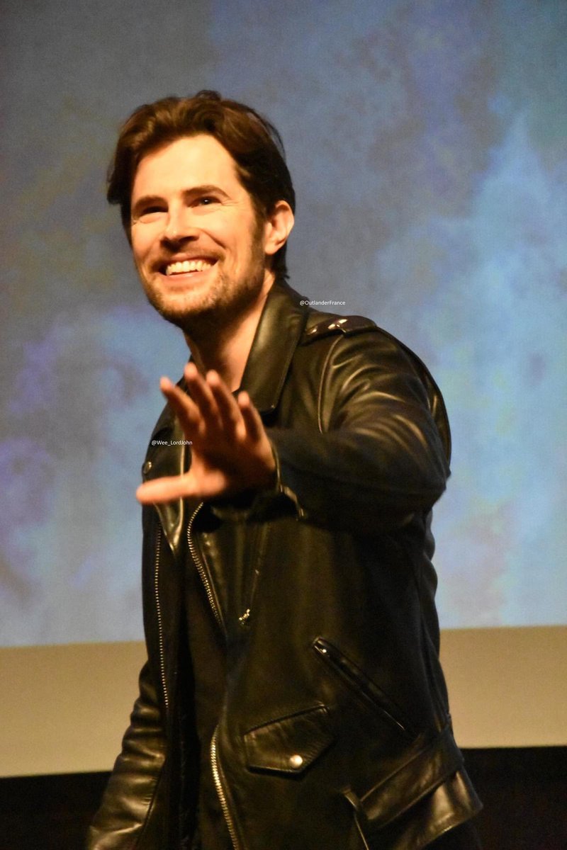 When #davidberry is just being his amazing self and we are lucky enough to catch it on the camera ! #outlander #thelandcon5 #tlc5 <a href="/TheLandCon/">TheLandCon</a>