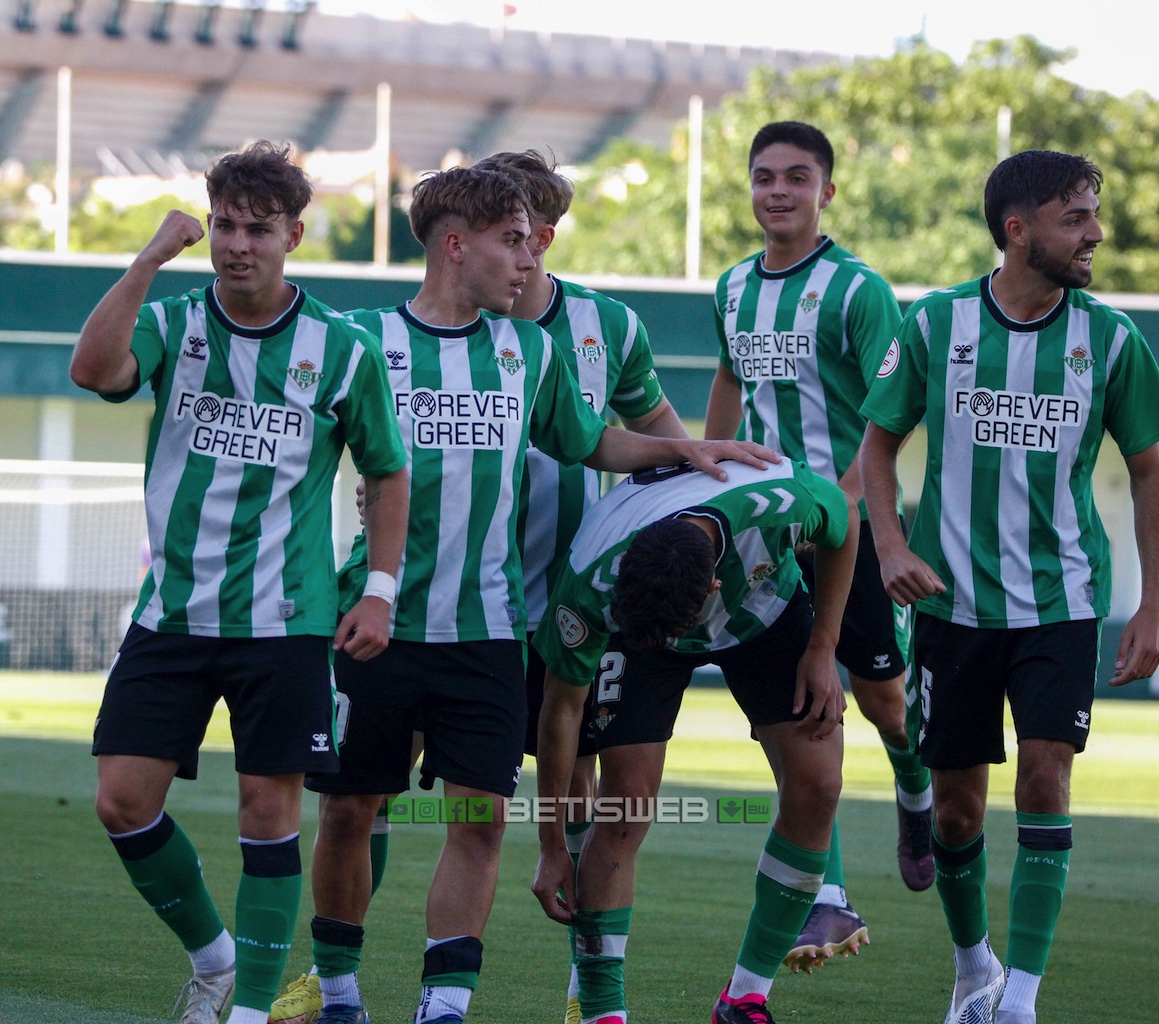 betisweb's tweet photo. ⚽️ #GALERÍA fotográfica
📸 @Pelusa97
⚔️ #BetisDH vs #RecreDH 2-1
📅 Jornada 32

➡️ https://t.co/5QlXek9kZy

#CanteraBetis #VamosBetisDH #Betis 💚 https://t.co/m8tQLlAvHQ