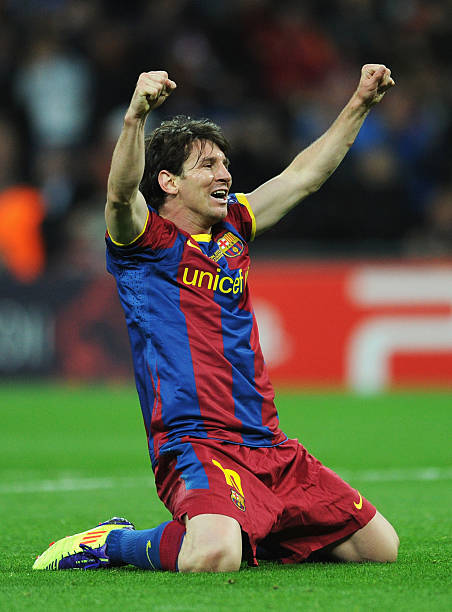 [HILO]
MESSI EN WEMBLEY  1⃣0⃣🏟️

Wembley es un estadio que, por lo general, le sienta cómodo a Lionel cuando va a jugar. Vamos a repasar un poco los partidos del 10 en el mítico estadio.