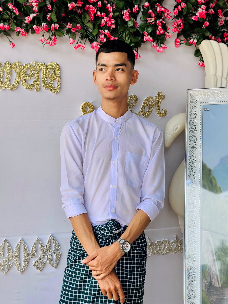 MinSoeLin12's tweet photo. ဘာလဲ ရုပ်ဆိုးနေလို့မကြိုက်ကြတာလား😑#ရေးမြို့ #လိုနေတာ 👨🫤 https://t.co/ag0IBFBZn5